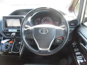 Toyota Esquire 2.0 Front Wheel Drive (8 Seater) 2021 Silver