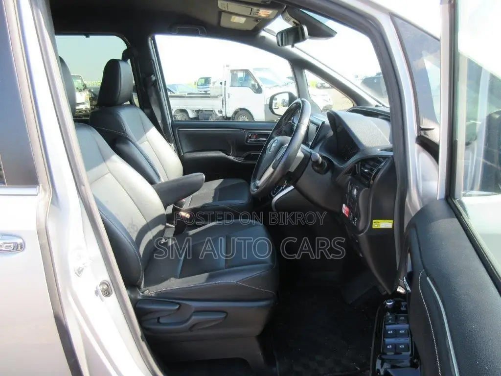Toyota Esquire 2.0 Front Wheel Drive (8 Seater) 2021 Silver