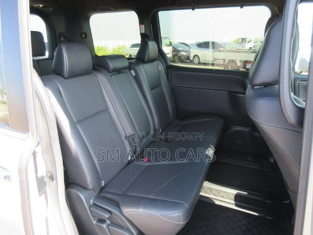 Toyota Esquire 2.0 Front Wheel Drive (8 Seater) 2021 Silver