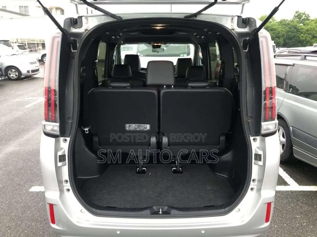 Toyota Esquire 2.0 Front Wheel Drive (8 Seater) 2021 Silver