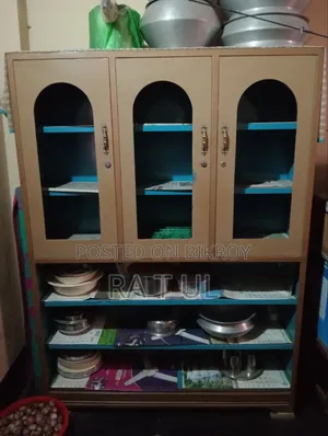 স্টিলের শোকেস মজবুত ও ভালো আছে