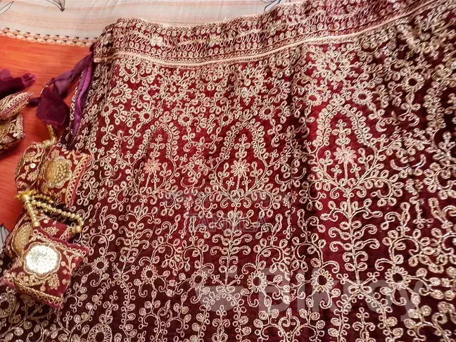 আসসালামু আলাইকুম। মাত্র একবার লেহেঙ্গা টা পড়েছি।