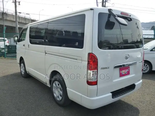 Toyota HiAce 2021 White