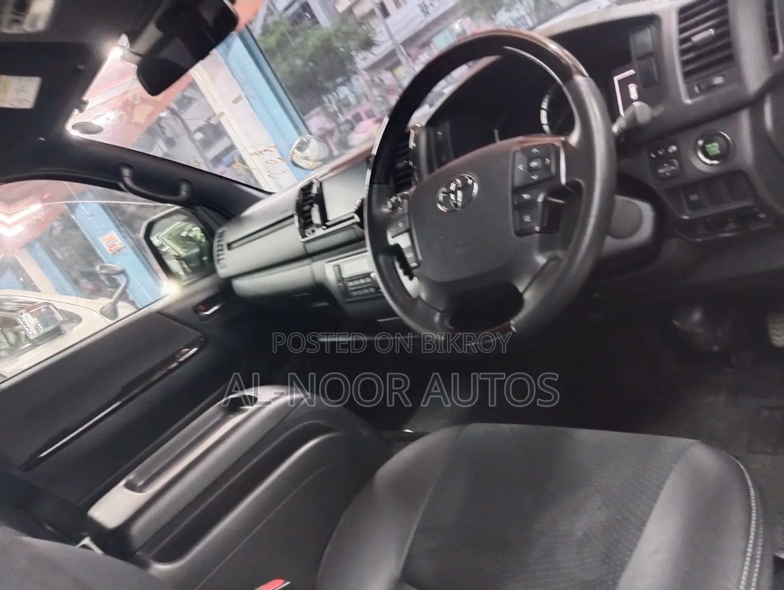 Toyota HiAce 2021 Pearl