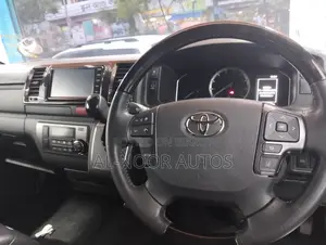 Toyota HiAce 2021 Pearl