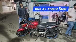 বাজাজ পালসার ১৫০ ২০১২ লাল