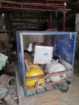 সিএনজি সিলিন্ডার ভ্যান