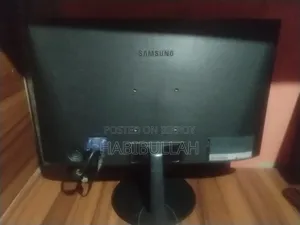 Samsung 19" LED Monitor (SF350) - Like new, urgent sale!