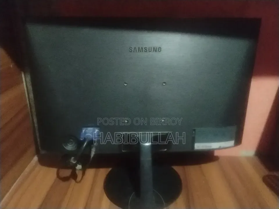 Samsung 19" LED Monitor (SF350) - Like new, urgent sale!