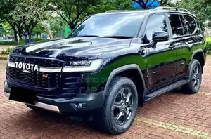 Toyota Land Cruiser 2022 Black