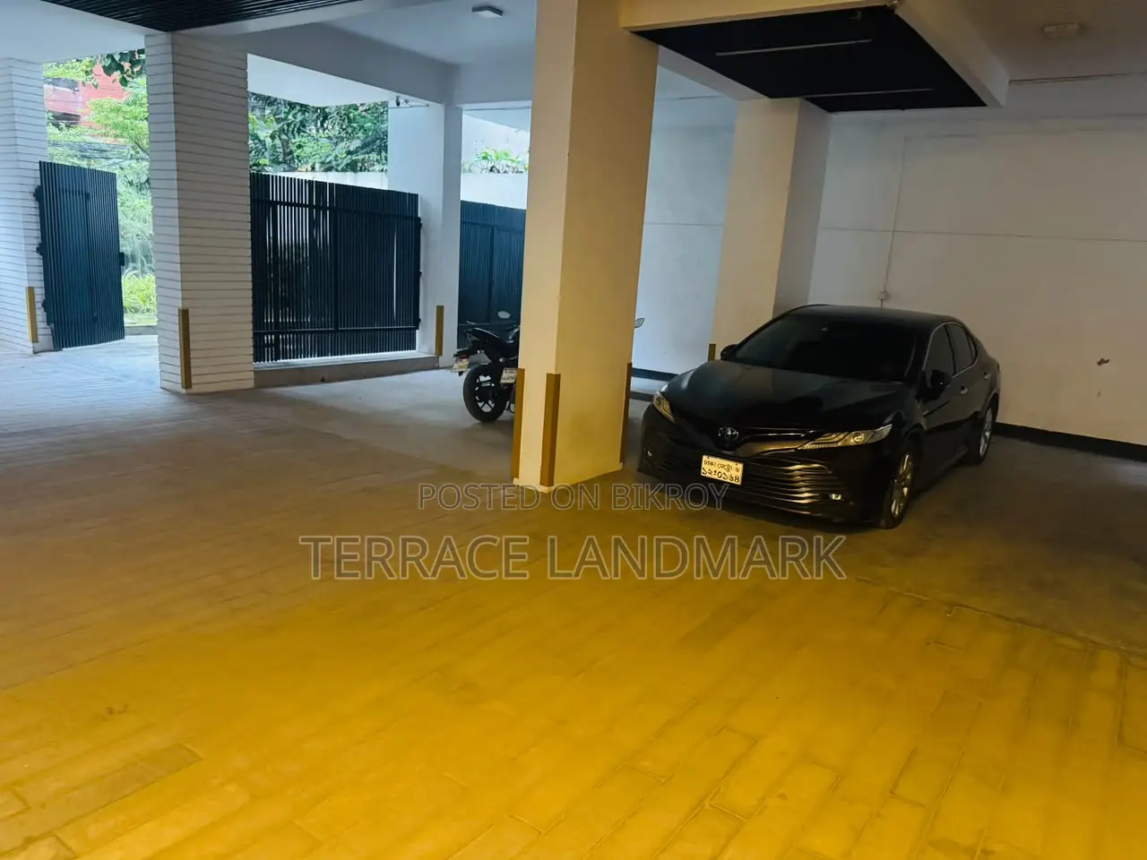 4-bedroom Apartment in Basundhara for Sale