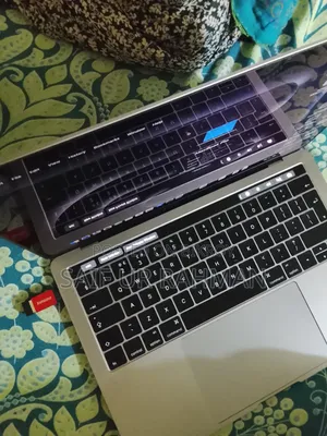 Laptop Apple MacBook Pro 2017 8GB Intel Core I5 SSD 512GB