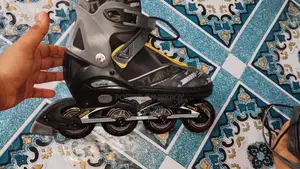 Tian-e Inline Skates (Good Condition)+ Protective Guards Set