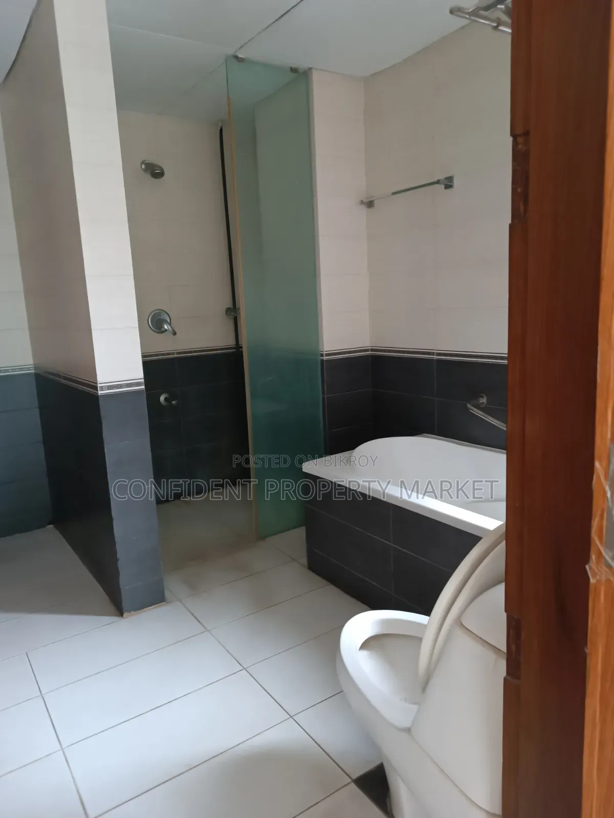 4bdrm Apartment in Gulshan for Sale