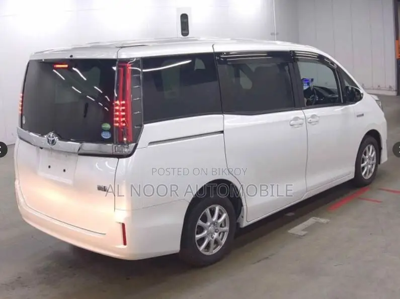 Toyota Noah 2021 Pearl