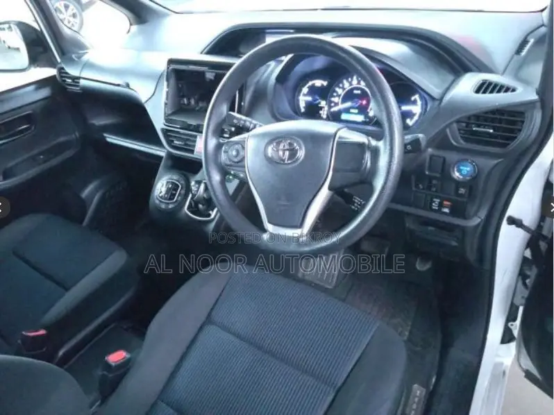 Toyota Noah 2021 Pearl