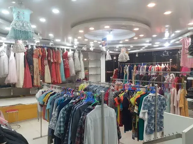 কাপড়ের শোরুমে স্টাফ লাগবে