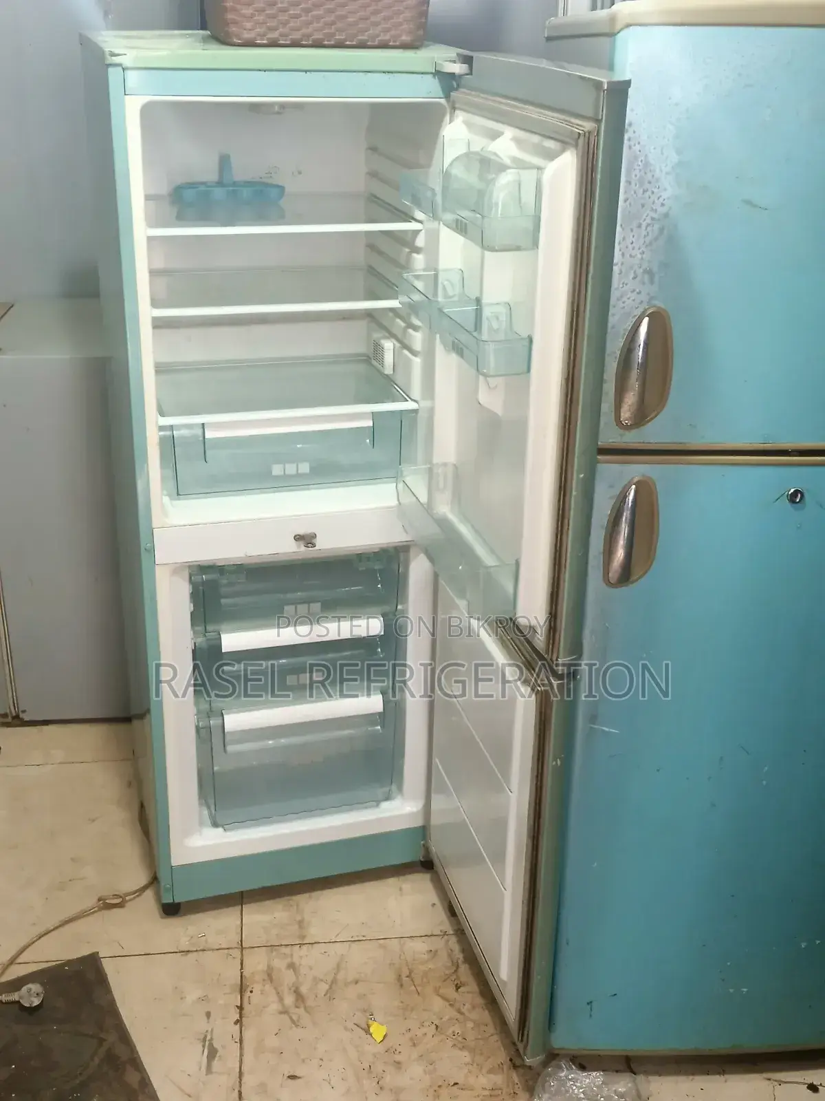 12 CFT Running LG Fridge for Sale.