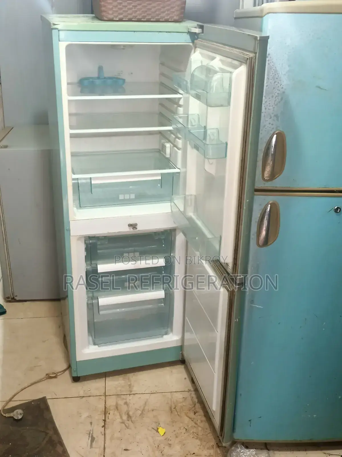 12 CFT Running LG Fridge for Sale.