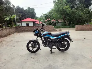 বাজাজ ডিসকভার ১২৫ ২০২৩ কালো