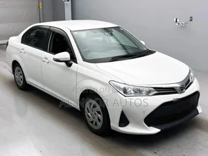 টয়োটা এক্সিও ২০২০ সাদা
