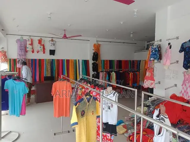 Staff needed for shopping mall