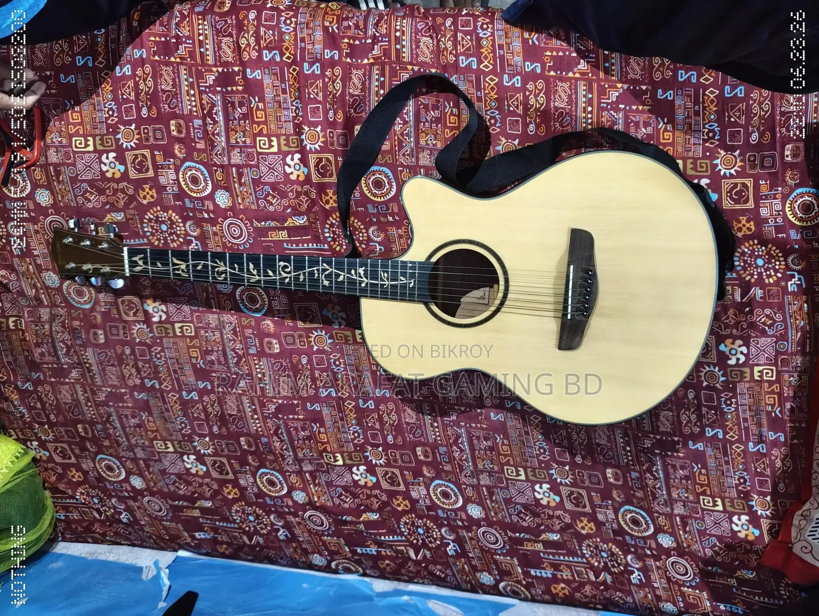 গিটার এল-৭২০