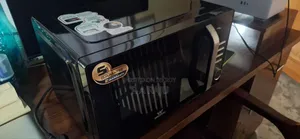 Electric Countertop Oven/Like New/Box Papers Included.