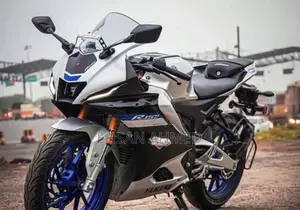 Yamaha R1 2023 Silver