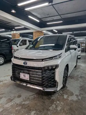 Toyota Voxy 2024 Pearl