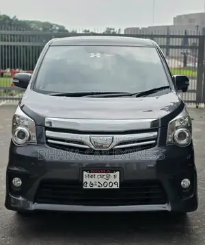 Toyota Noah 2011 Gray