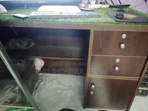 Table in fresh condition for sale