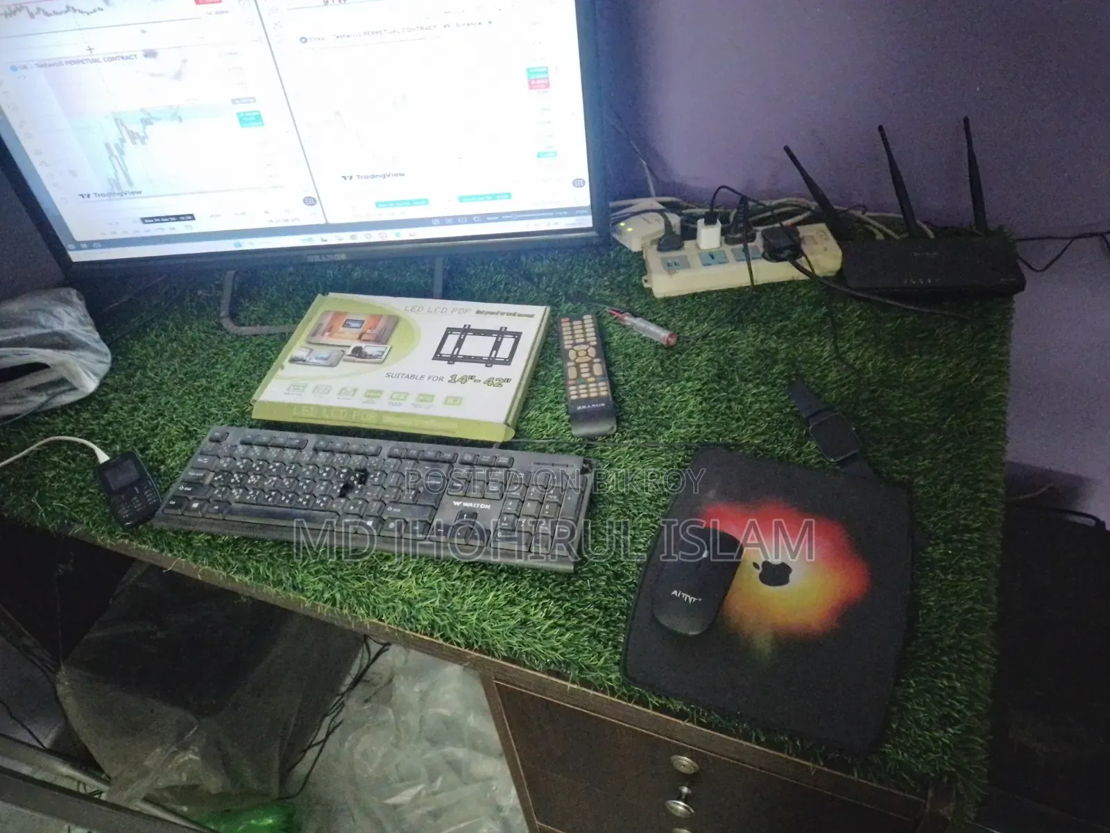 ফ্রেশ কন্ডিশন এর টেবিল বিক্রয় করা Hobe