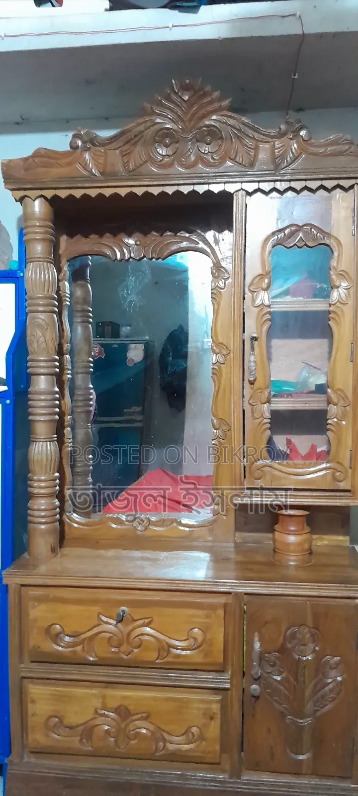 ড্রেসিং টেবিল