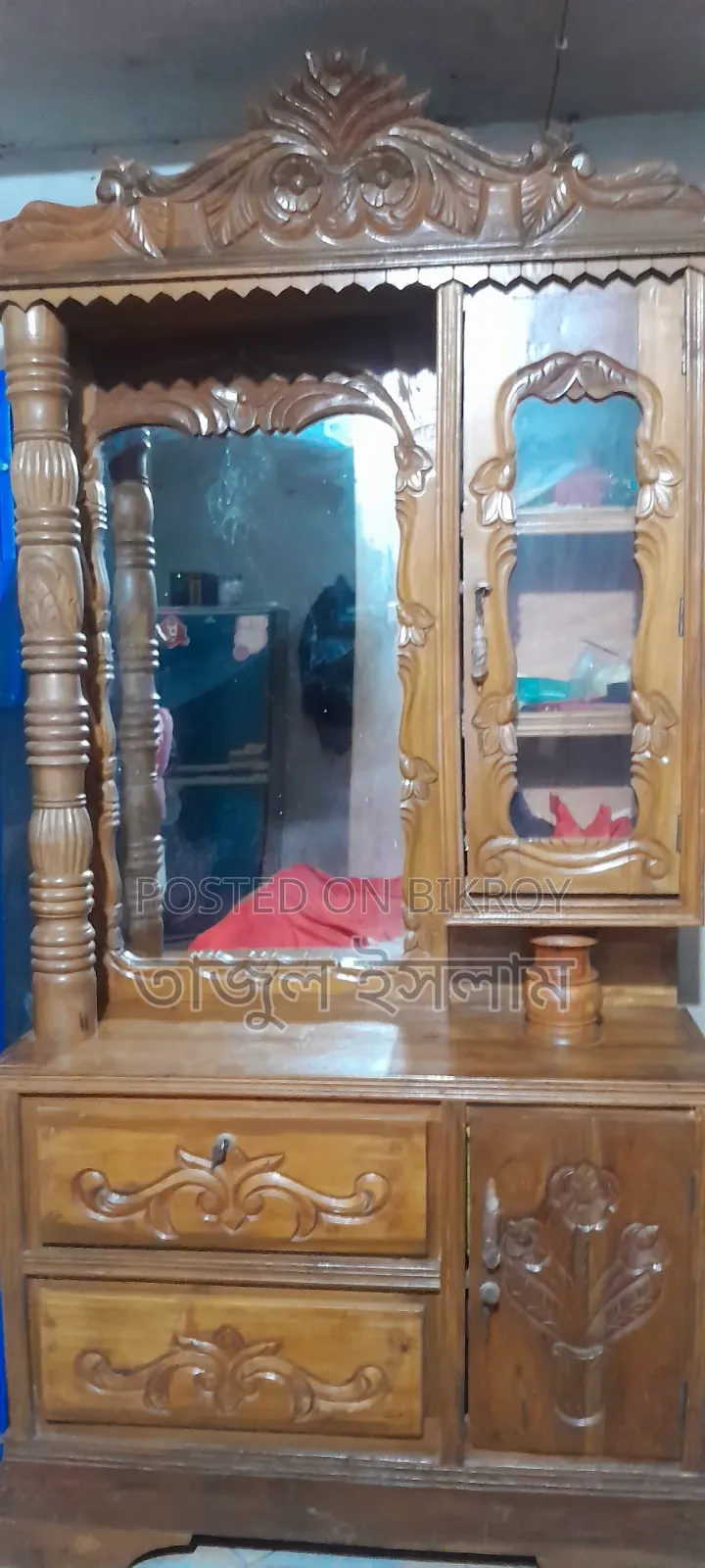 ড্রেসিং টেবিল