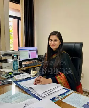 মহিলা রিসেপশনিস্ট প্রয়োজন