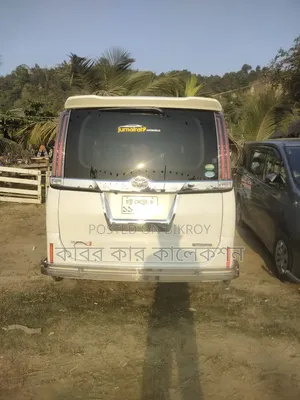 টয়োটা নোয়াহ ২০১৭ পার্ল