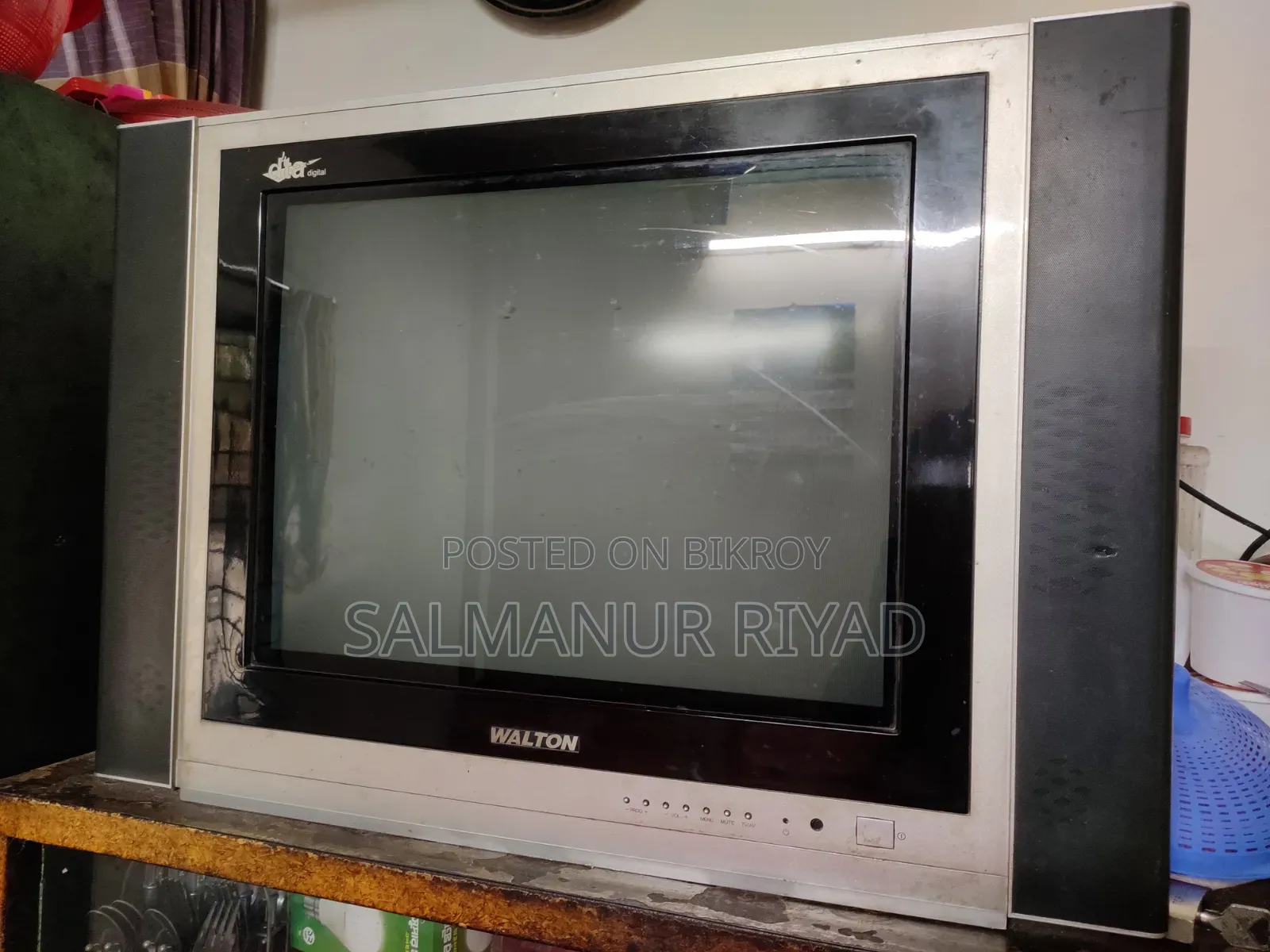 Walton 21" Black Box Tv