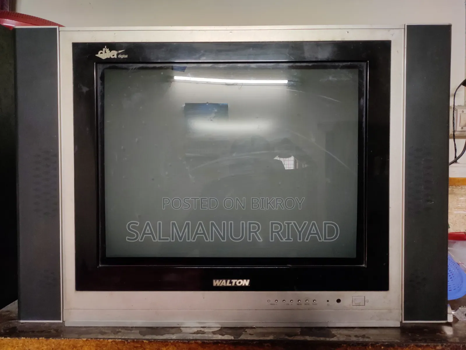 Walton 21" Black Box Tv