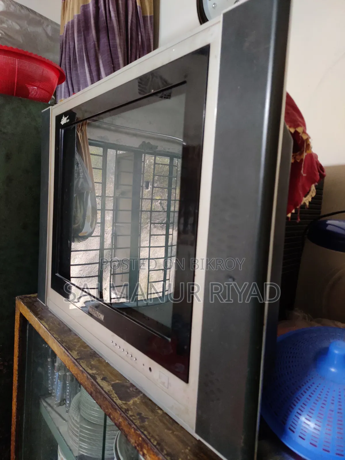 Walton 21" Black Box Tv