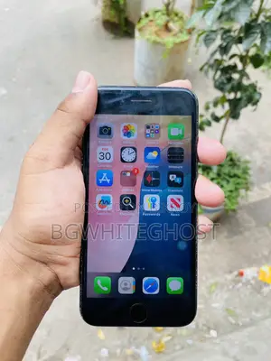 Apple iPhone SE (2020) 64 GB Black