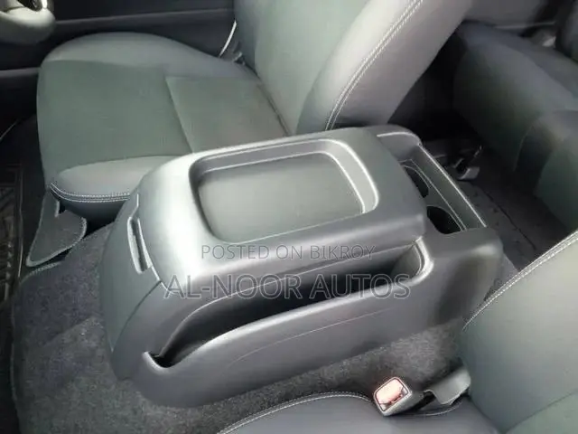 Toyota HiAce 2021 Pearl