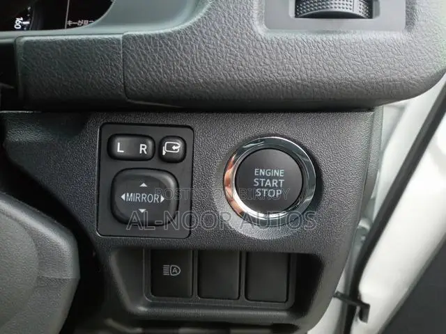Toyota HiAce 2021 Pearl