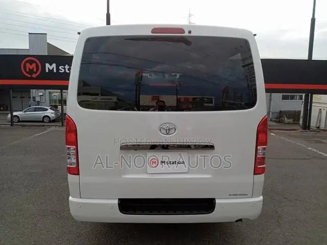 Toyota HiAce 2021 Pearl