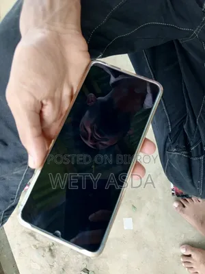 Vivo Y04 64 GB Silver