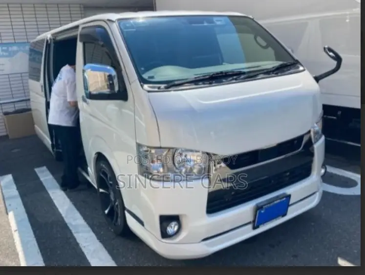 Toyota HiAce 2021 Pearl