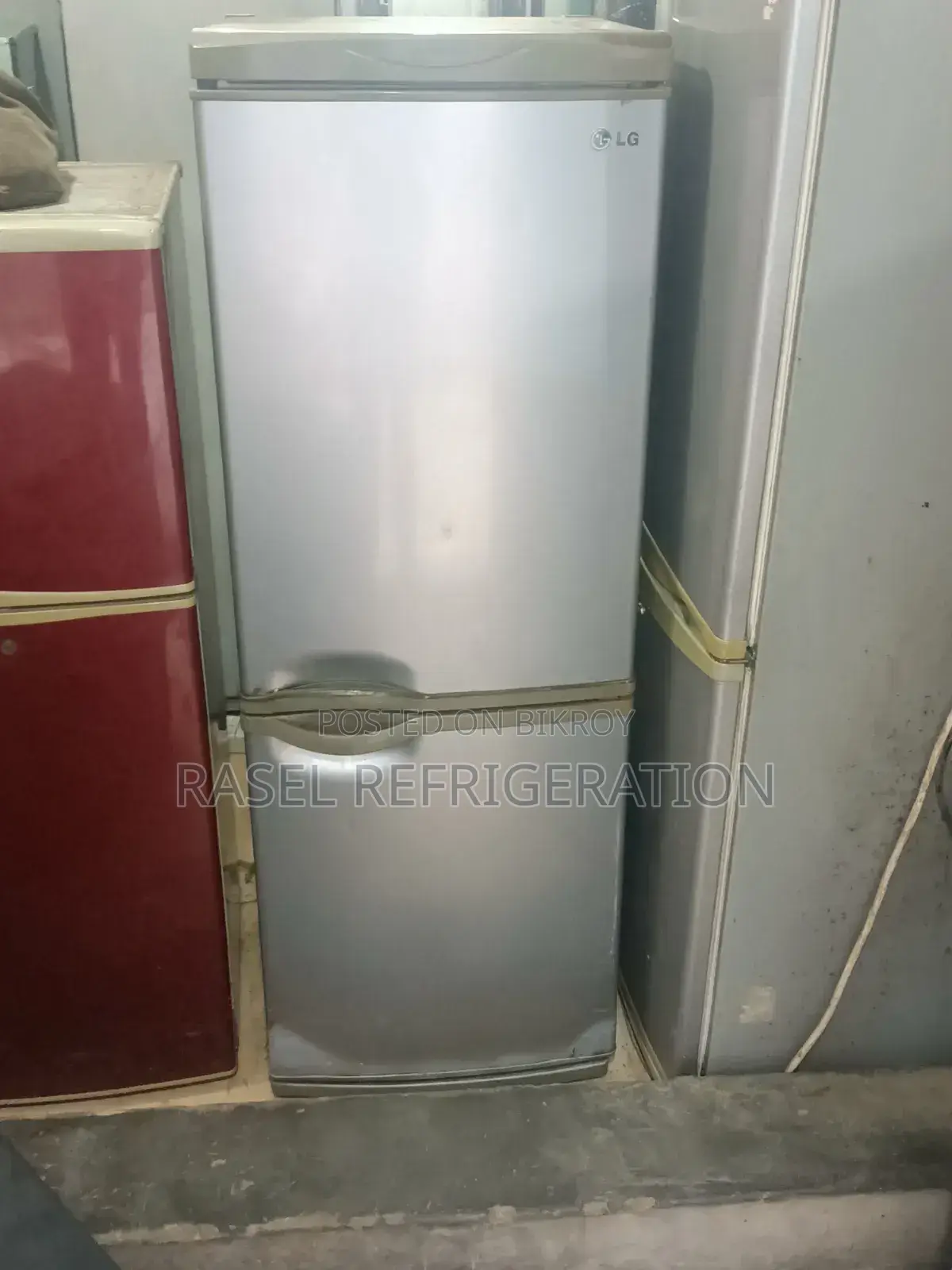 ১৪ সিএফটি রানিং এলজি ফ্রিজ বিক্রি করা হবে।