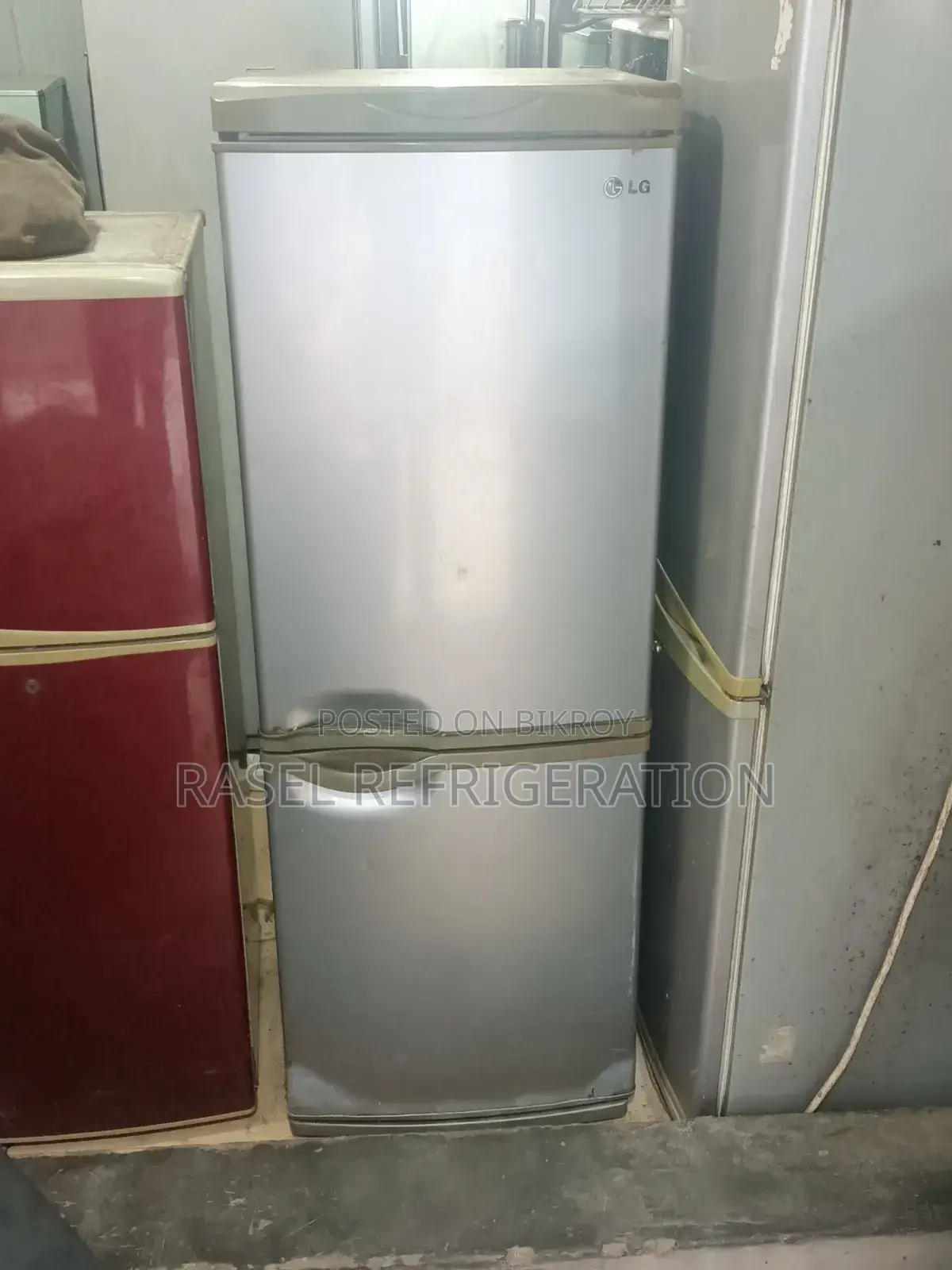 ১৪ সিএফটি রানিং এলজি ফ্রিজ বিক্রি করা হবে।