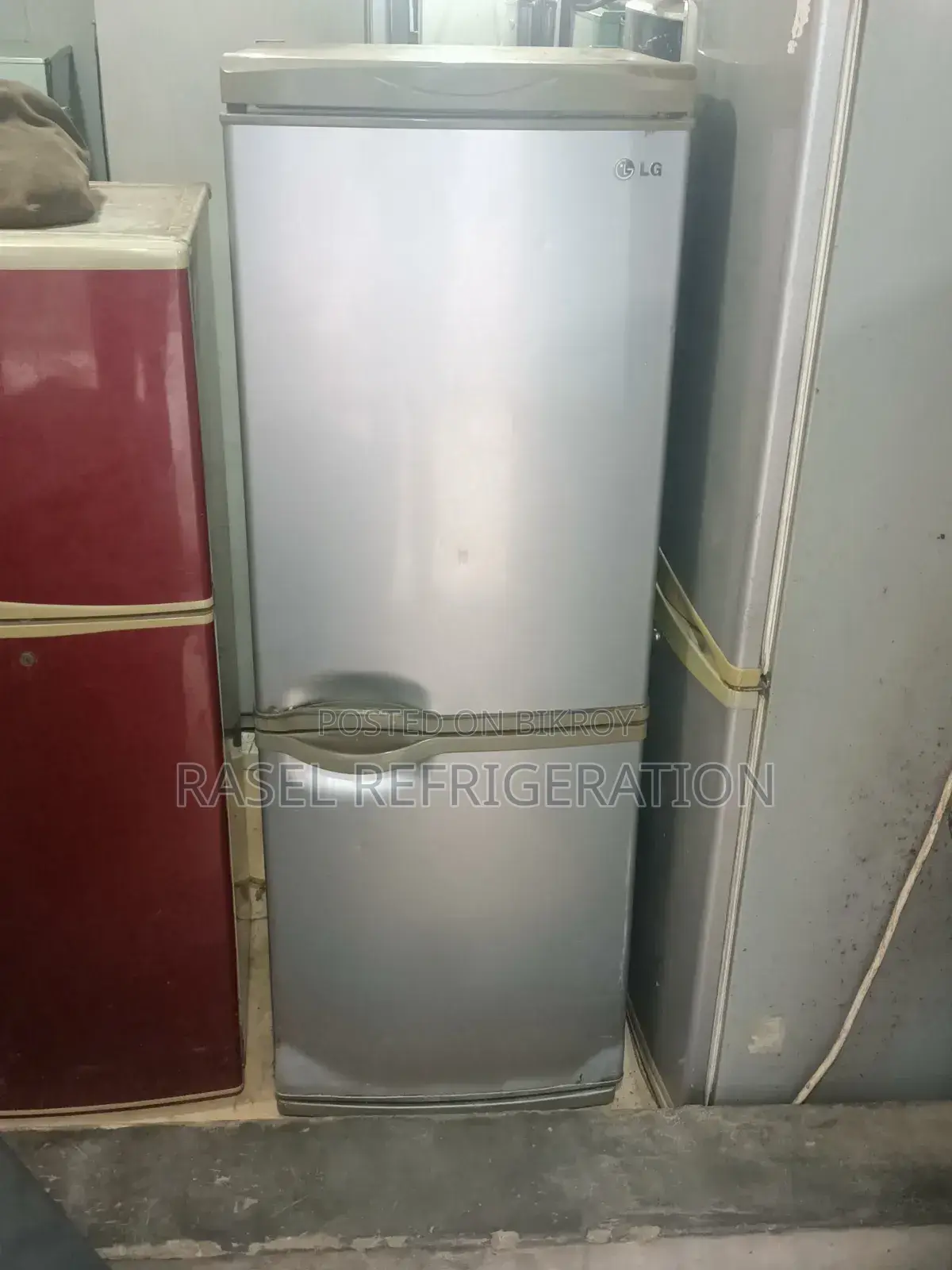 ১৪ সিএফটি রানিং এলজি ফ্রিজ বিক্রি করা হবে।