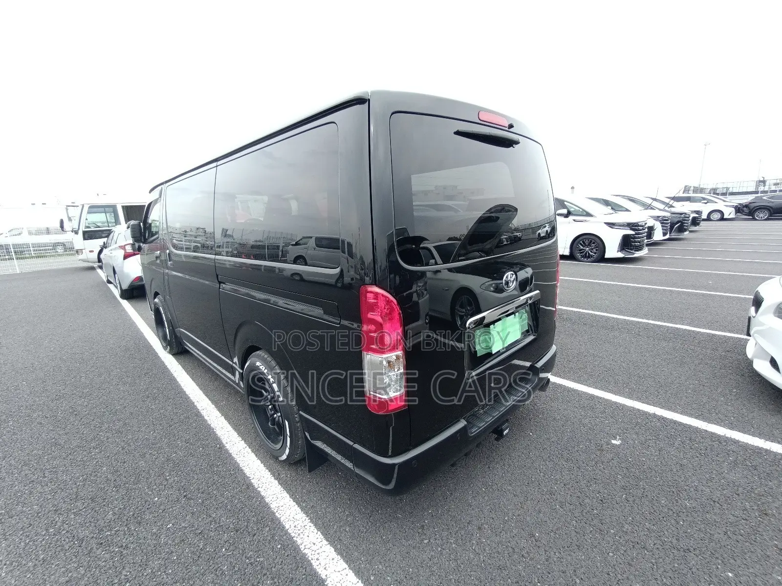Toyota HiAce 2023 Black